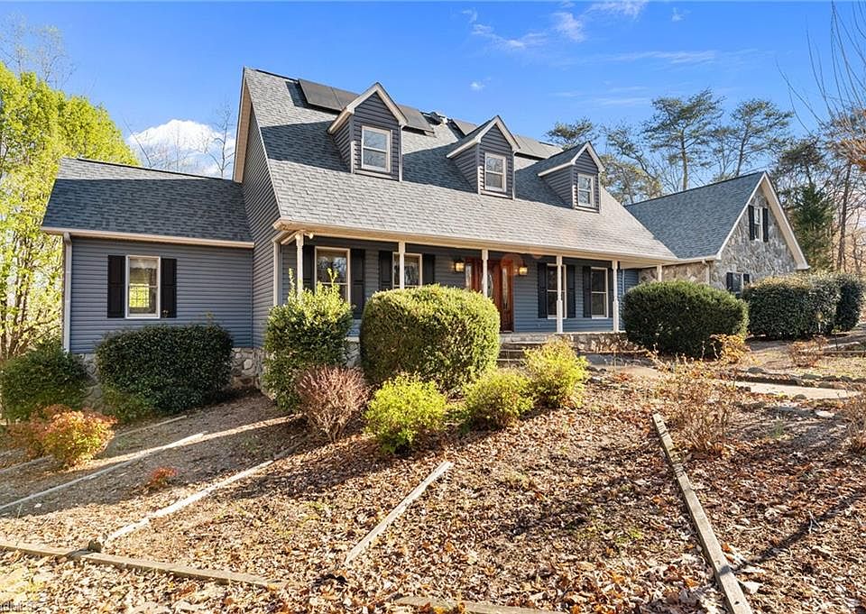 1st image of 696 Gold Hill Rd