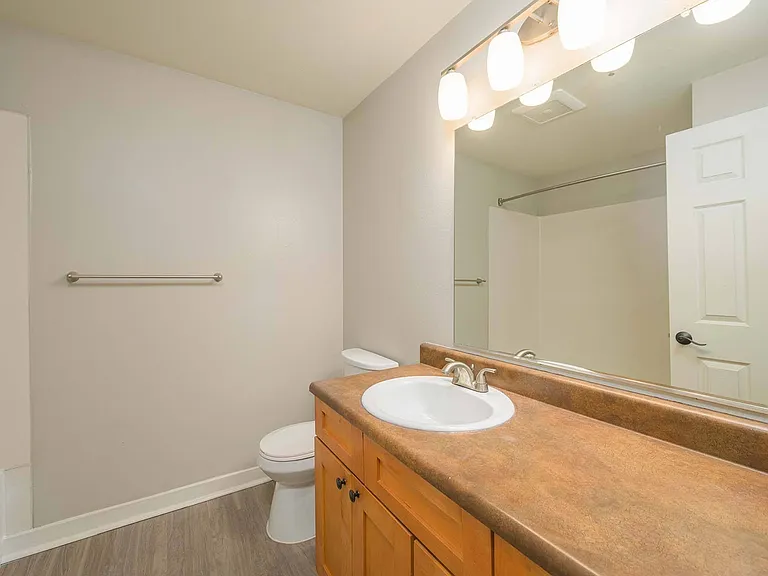 Peloton Apartments — Photo 17