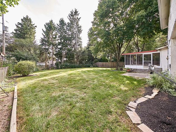 3rd image of 441 Lambourne Ave