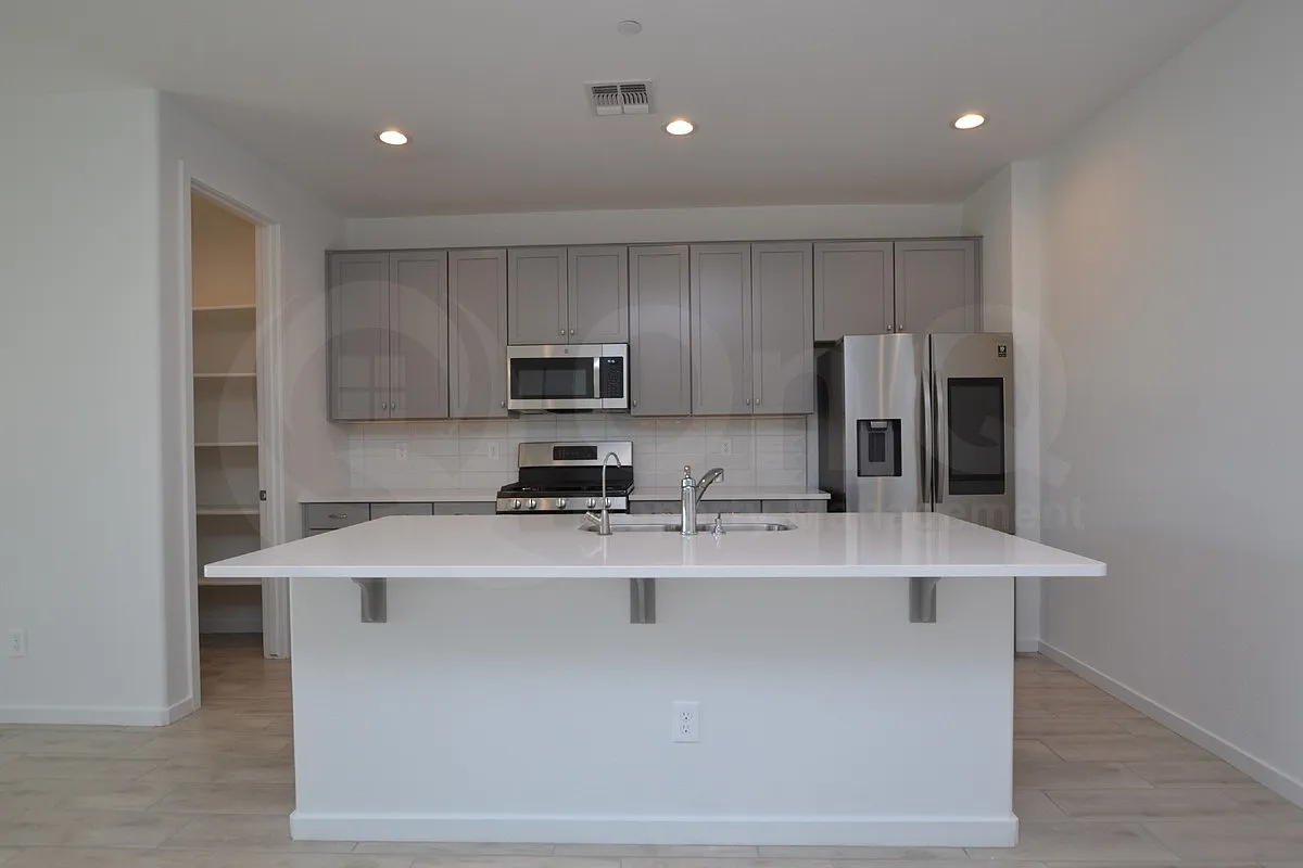 4 bed, 3.0 bath, 1857 sqft, $2,199 — Photo 4