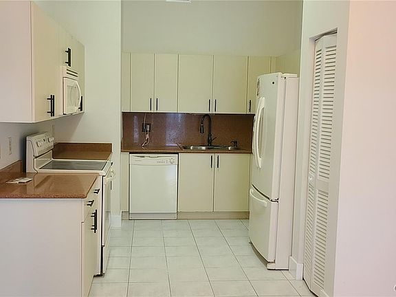 5th image of 611 NW 207th Ave #611