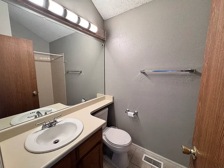 1201 S Waco St #E — Photo 13