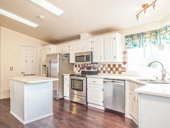 4th image of 15760 S Avenue 3 E