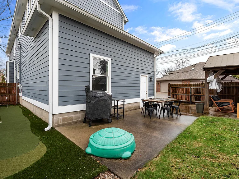 819 Irving Ave — Photo 53