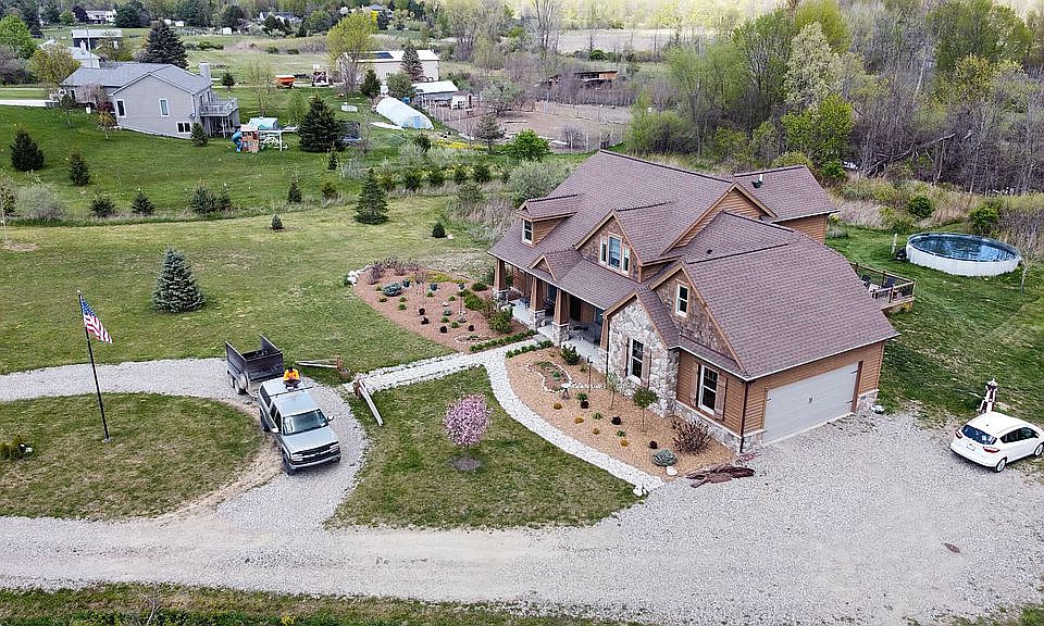 2nd image of 3558 Lake George Rd