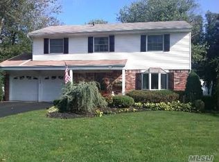 135 Plymouth Blvd, Smithtown, NY 11787