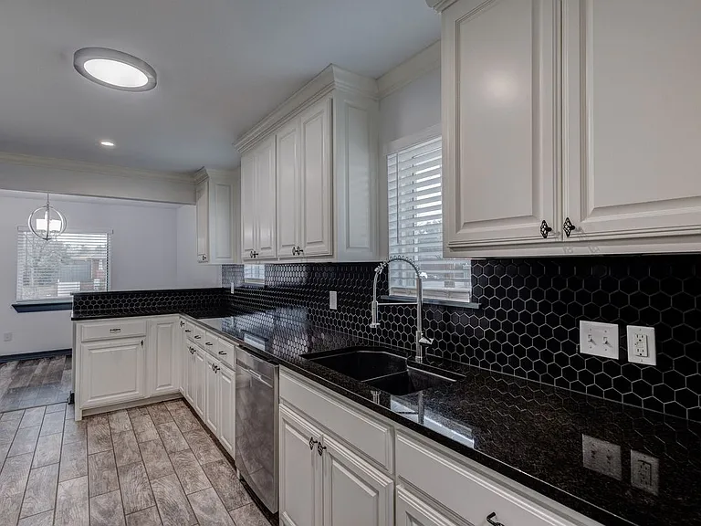 2540 Prichard Ln — Photo 20