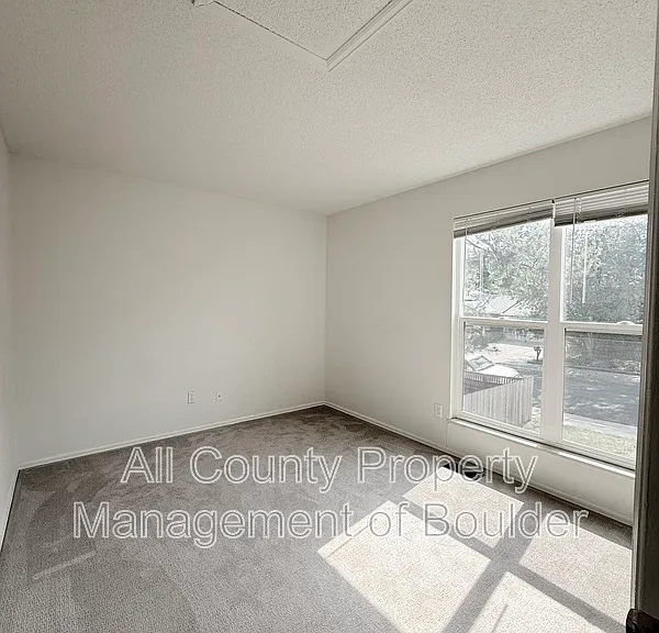 1520 Taft Ct — Photo 24