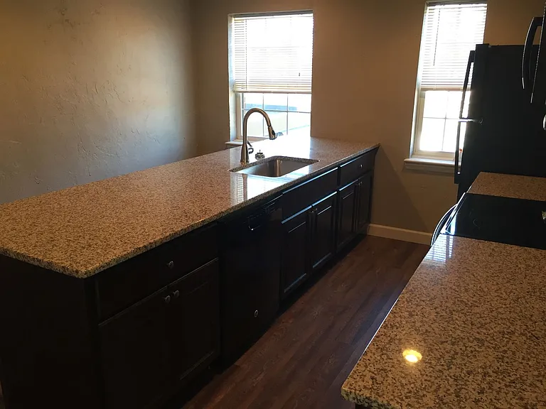 Elm Terrace Apartments — Photo 5