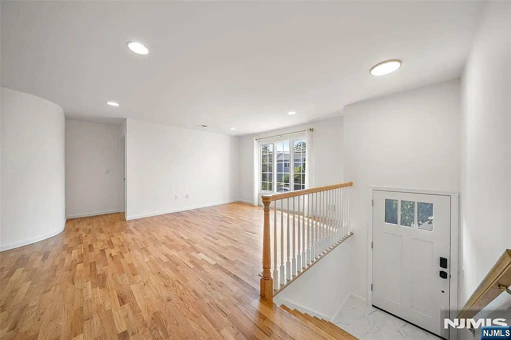 3 bed, 2.0 bath, $3,800 — Photo 4