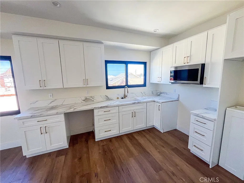 3 bed, 3.5 bath, 1360 sqft, $4,200 — Photo 4