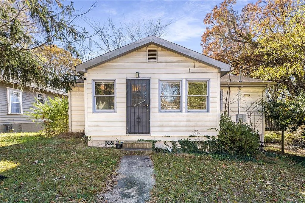 2638 Peyton Rd NW photo 1