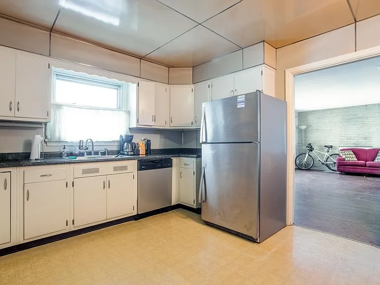 826 S Eastside Dr — Photo 5