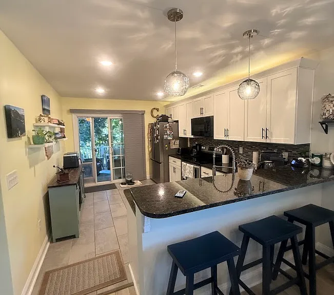 406 Caverly Ln — Photo 20
