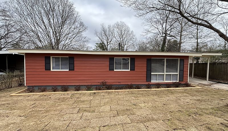 1st image of 15 Ivy Dr