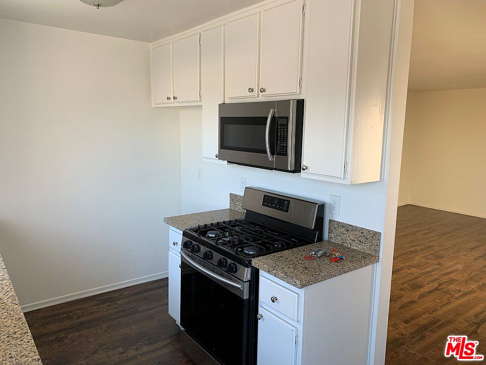 1st image of 727 W Hyde Park Blvd APT 202