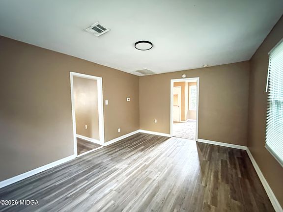 5th image of 3105 Saint Claire St