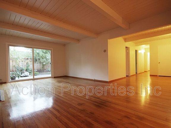 4th image of 1039 Yorktown Dr
