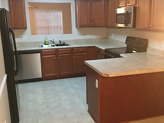 Kitchen/ fridge incuded!