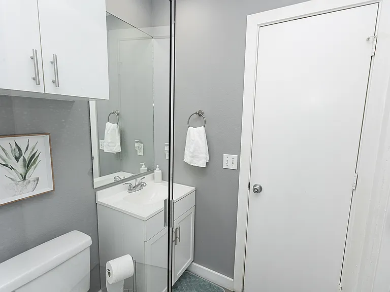 2805 Chenevert St — Photo 22