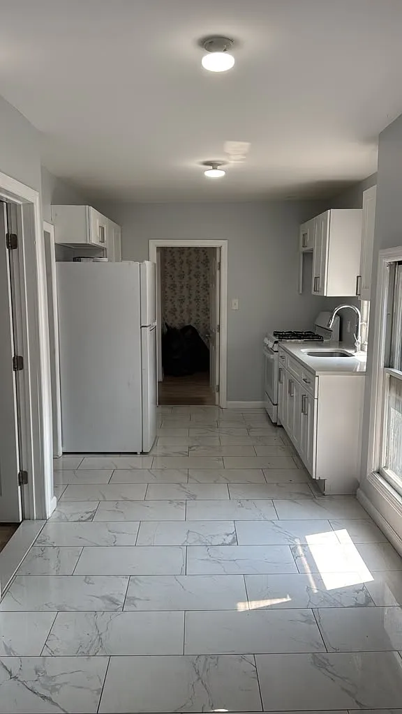 4 bed, $3,300 — Photo 4