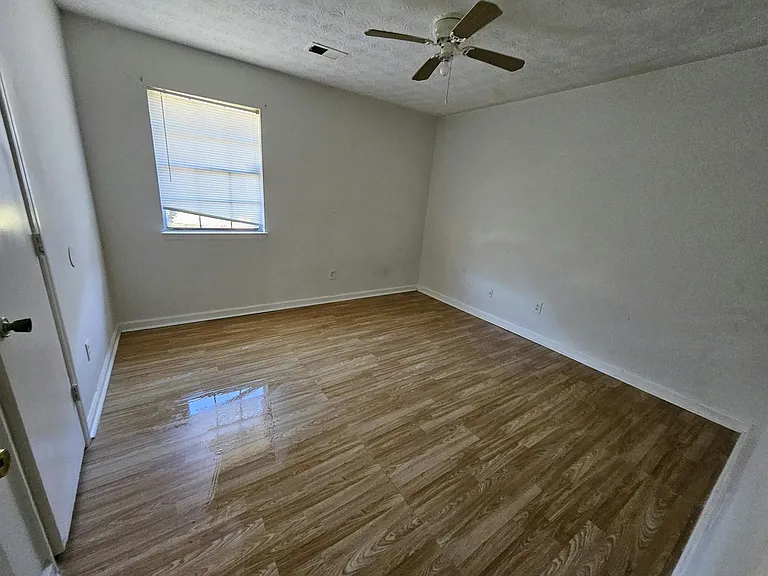 300 Martin Dr — Photo 15