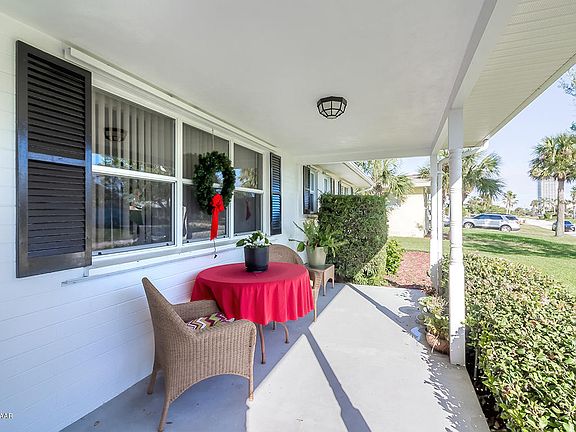 4th image of 53 Ivanhoe Dr