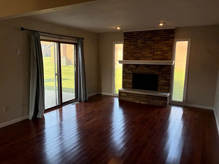 Living Room
(Patio outside living room)