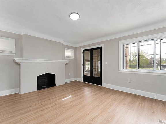 4th image of 2254 Taylor St