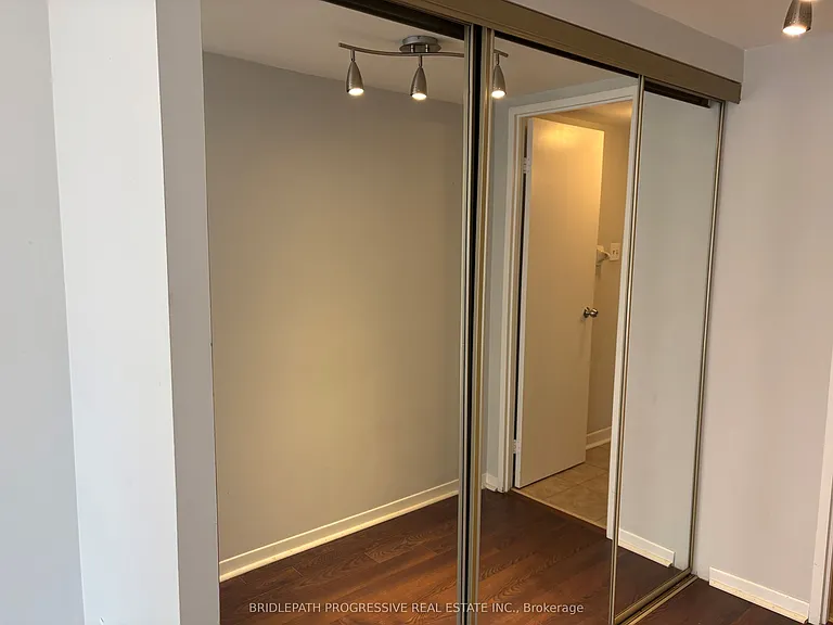 1001 Bay St E #2410 — Photo 8