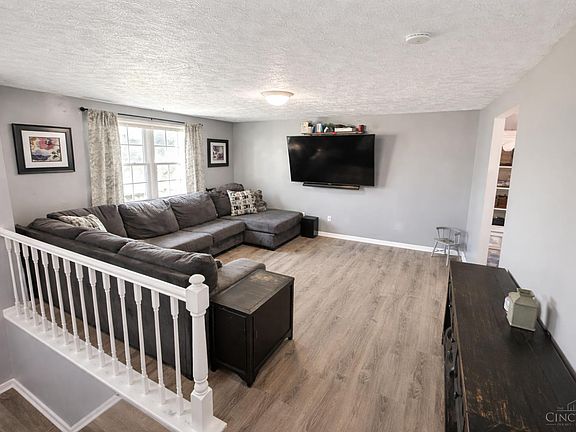 3rd image of 12065 Hazelhurst Ln