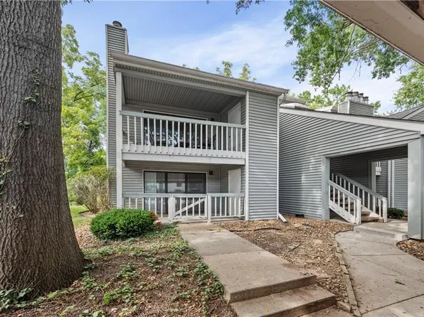 8824 W 106th Ter, Overland Park, KS 66212