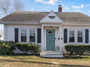 62 Cliff Dr, Bristol, RI 02809