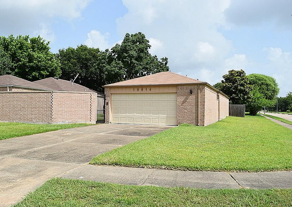 1st image of 15814 Camino Del Sol Dr
