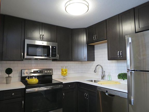 4th image of 5590 Pershing Ave APT 13