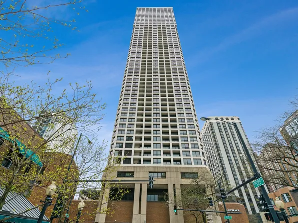 1030 N State St APT 5M, Chicago, IL 60610