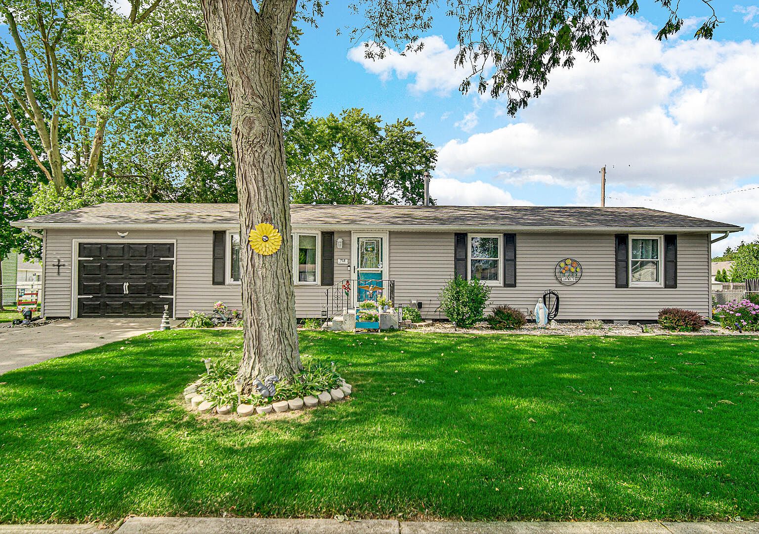 718 W Elizabeth St, Kouts, IN 46347 | Zillow