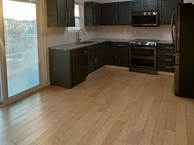 1711 SW Valley View Ct — Photo 3