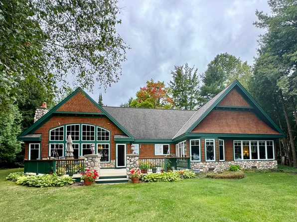 3333 Fisher Dr, Indian River, MI 49749