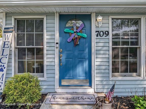 3rd image of 709 Beach Ave