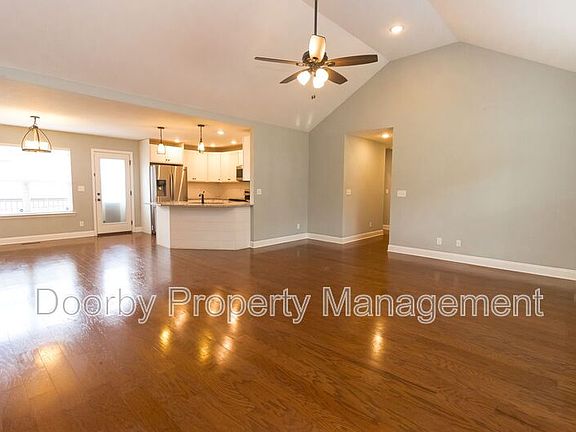 3rd image of 4436 Oakwood Dr