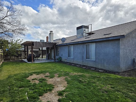 3rd image of 868 Rosewood Ln