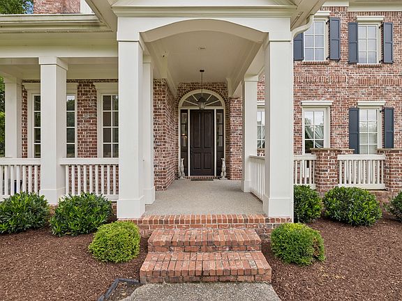 4th image of 664 Ayrshire Cir