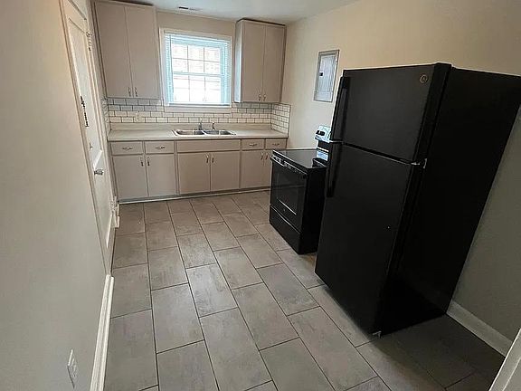 2nd image of 208 W 2nd Ave