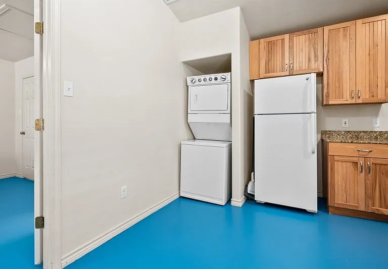 109 Gillespie #A — Photo 5