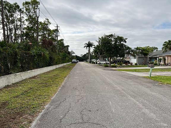 5th image of 5855 SE Grafton Dr