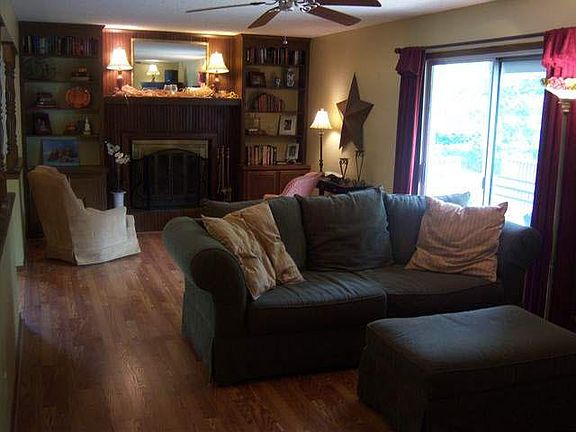 2nd image of 305 Hillcrest Ct S