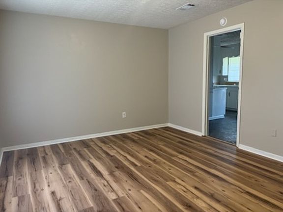 3rd image of 4528 Sandlewood Dr