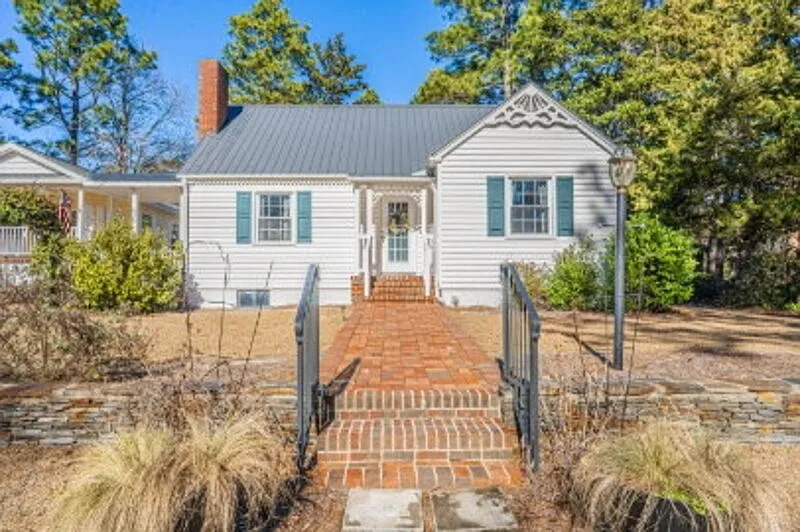 2 bed, 1.5 bath, 1458 sqft, $1,900 — Photo 1