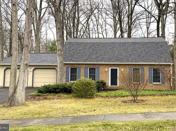 207 Canterbury Dr, State College, PA 16803